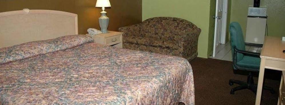 Bradford Inn & Suites Midland Zewnętrze zdjęcie